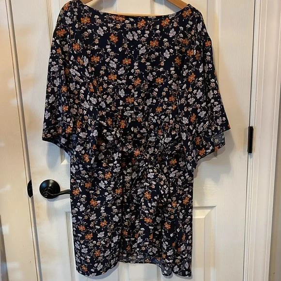 Plus size maternity blouse - Picture 2 of 3